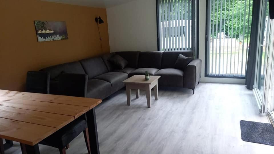 Chalet 2 Landgoedcamping Nienoord In Leek Dış mekan fotoğraf