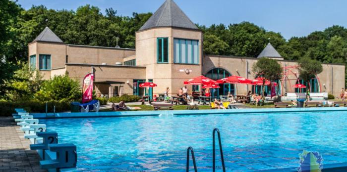 Chalet 2 Landgoedcamping Nienoord In Leek Dış mekan fotoğraf